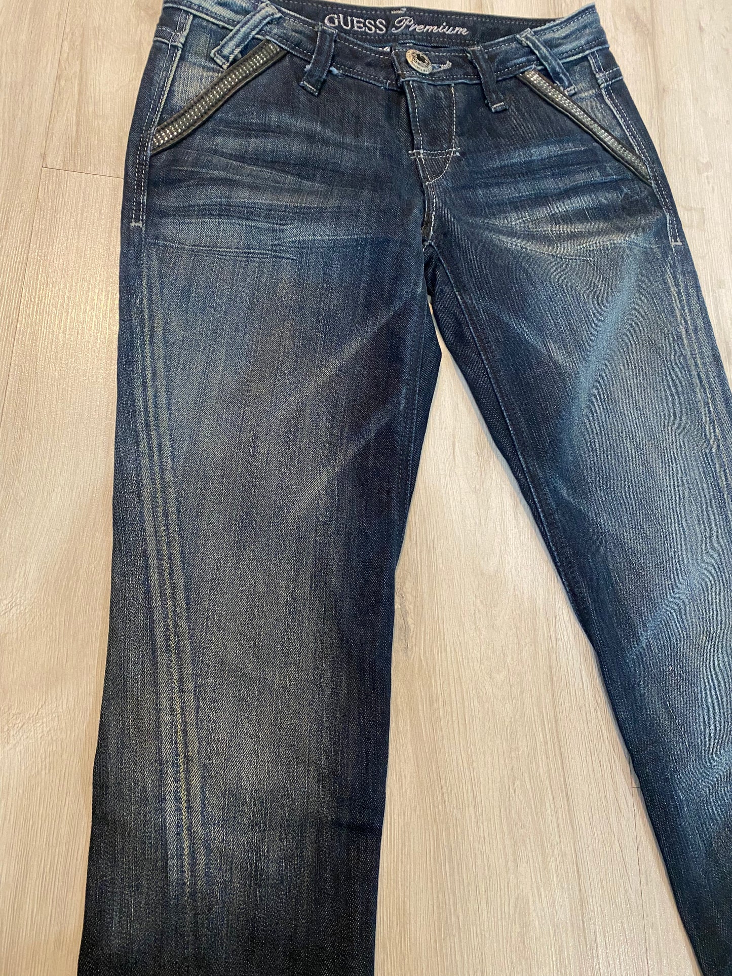GUESS WOMEN'S PREMIUM ROCKET SZ 24