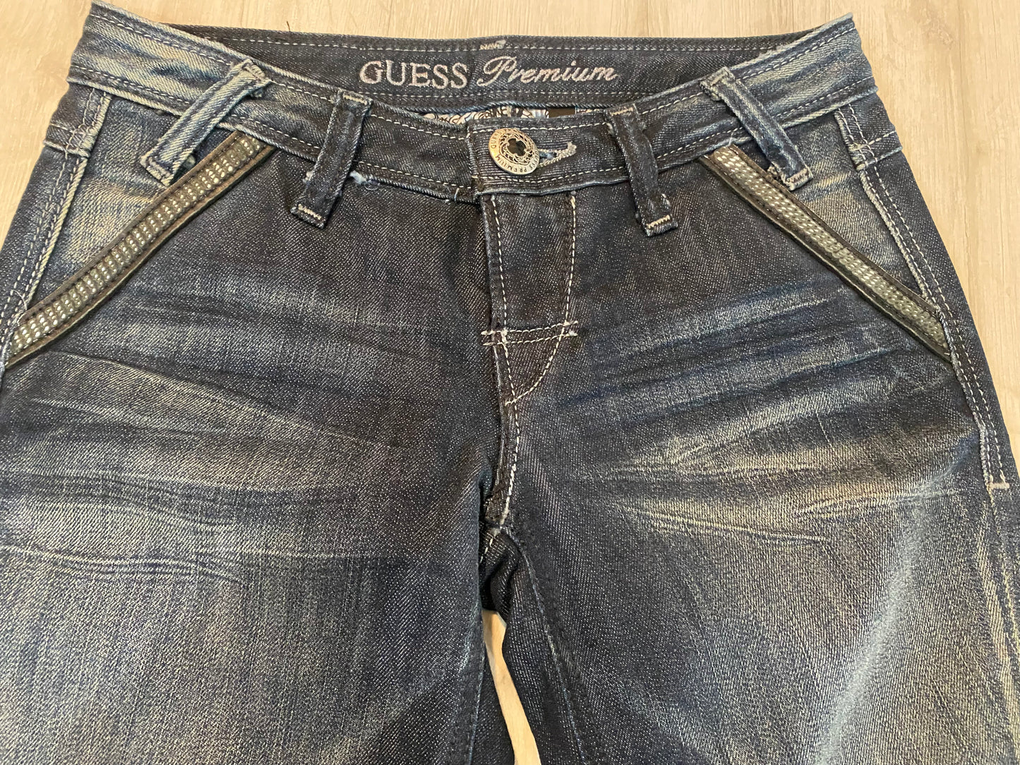 GUESS WOMEN'S PREMIUM ROCKET SZ 24