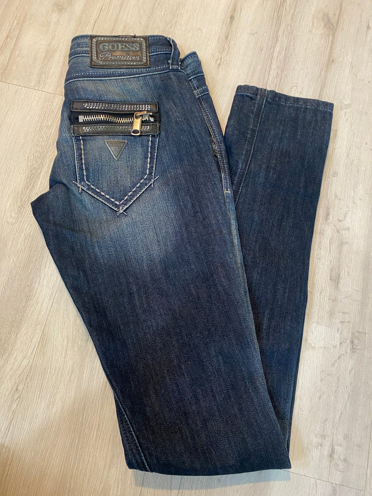 GUESS WOMEN'S PREMIUM ROCKET SZ 24