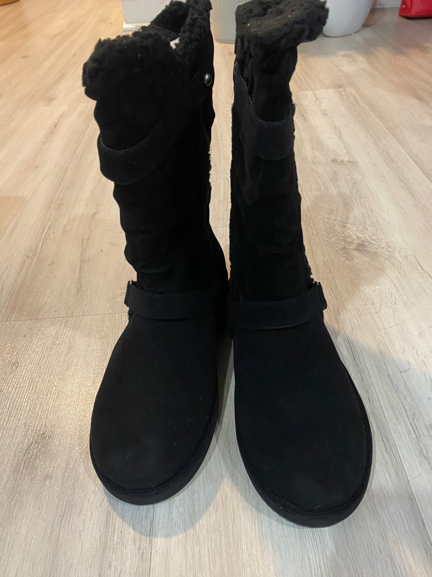 G by Guess Womens Snow Boots SZ.9