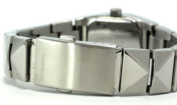 DIESEL LADIE'S SILVER PYRAMID AMAZING COLLECTION WATCH DZ5326