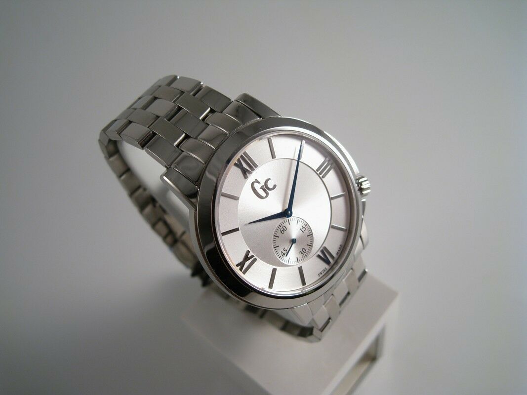GUESS MEN'S COLLECTION SUPER SLIM LUXURY WATCH X59002G1S